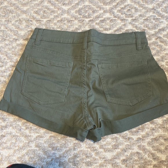 Olive green shorts, high rise and stretchy - Picture 2 of 2